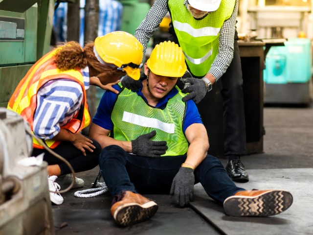 Construction site worker injury scene for a workplace accident claim